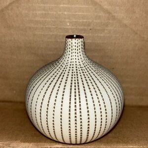 Onion shaped porcelain bud vase in pale cream with stippled brown stripes